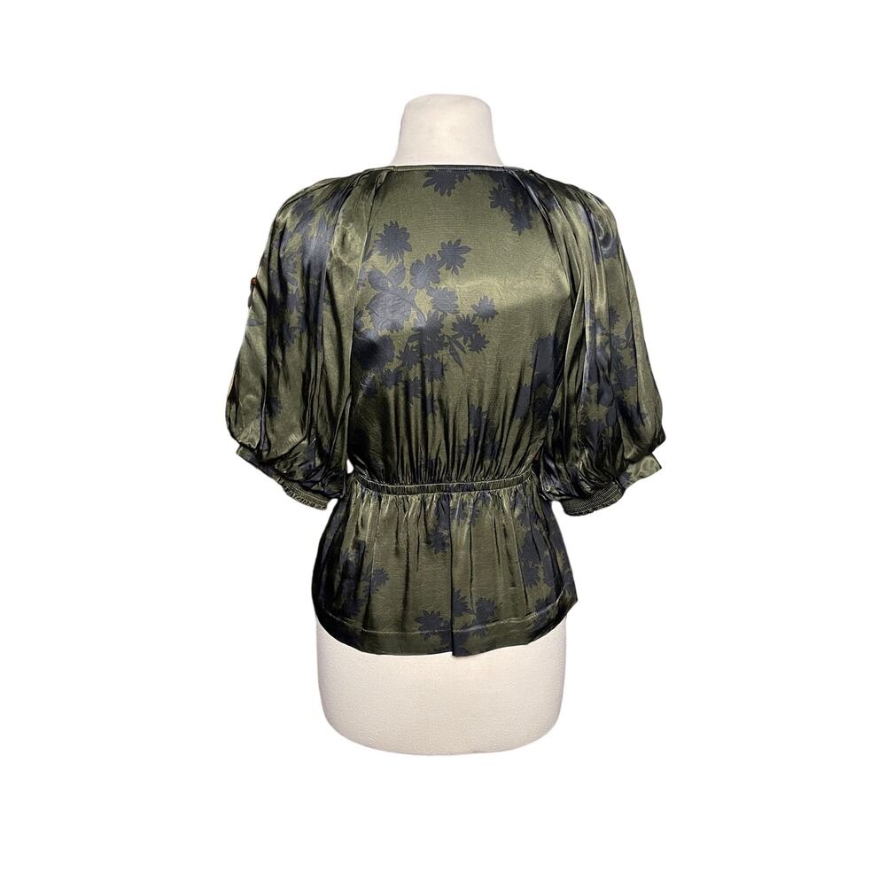 MADEWELL Women’s Shirred Puff Sleeve Crinkle Satin Vneck Green Top - Picture 7 of 7